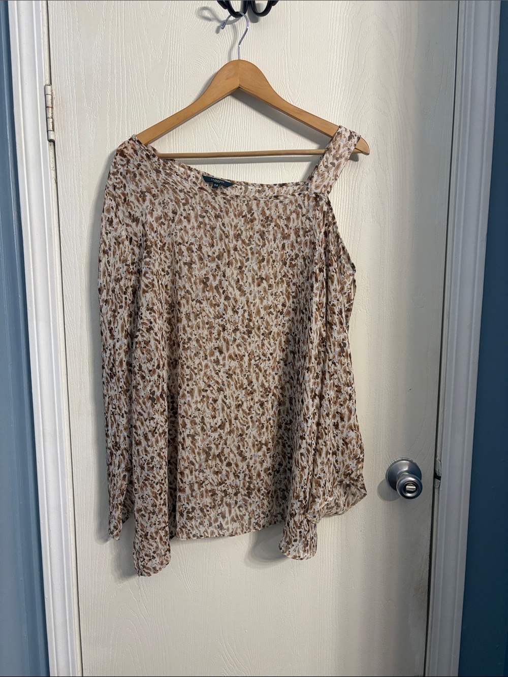 Asymmetric One-Shoulder Floral Blouse in Beige and Brown